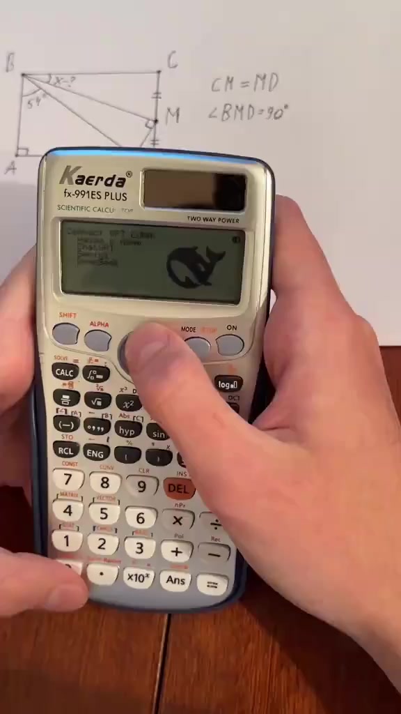 畫面所見 Kaerda fx-991ES PLUS 外殼與西里爾文選單中的 ChatGPT 項目